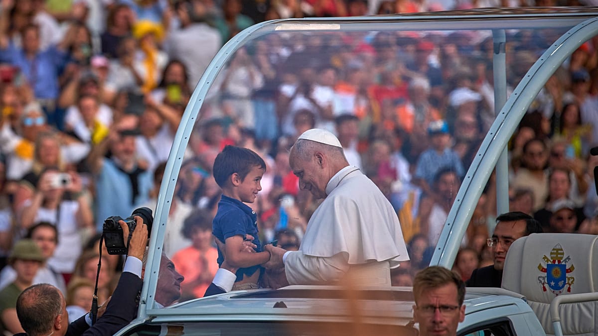 A Photographer's Instinct and a Family's Faith: The Story Behind the Viral Pope Photo in Barcelona