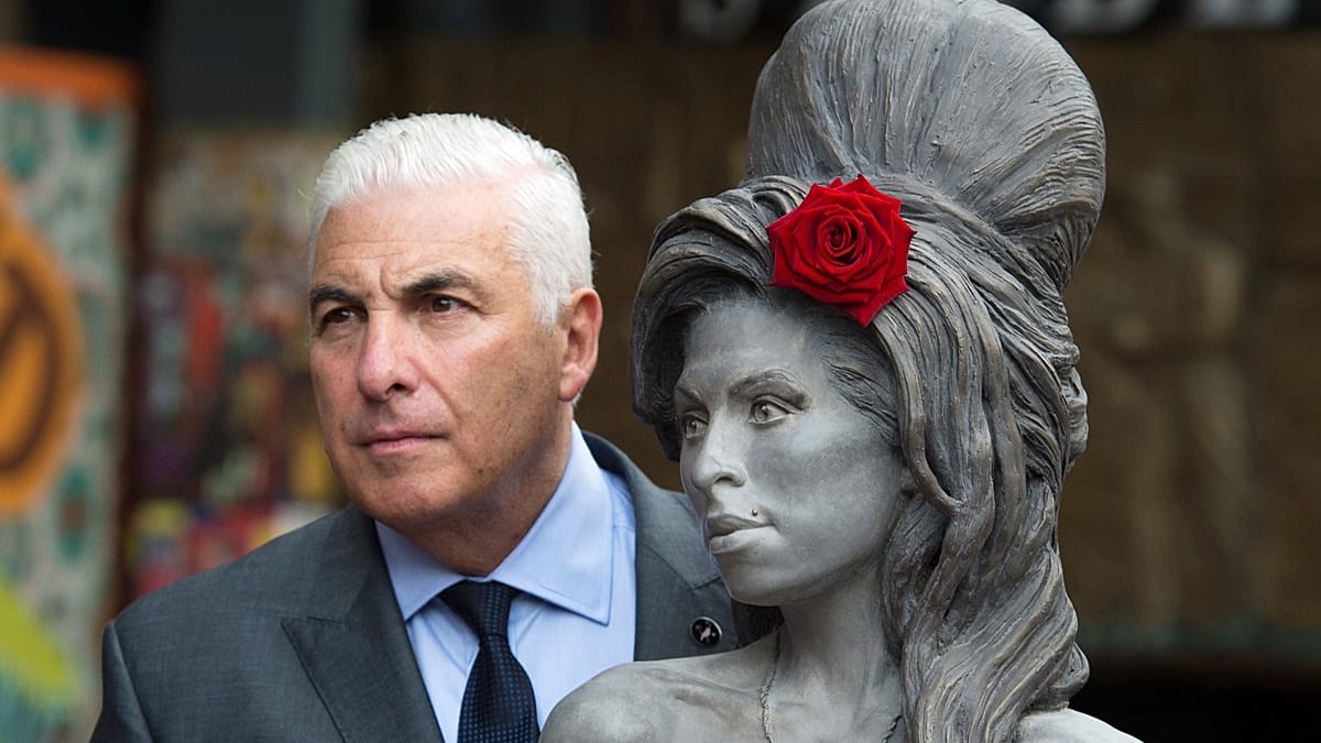 Amy Winehouse's father ordered to pay nearly €1.16 million to friends