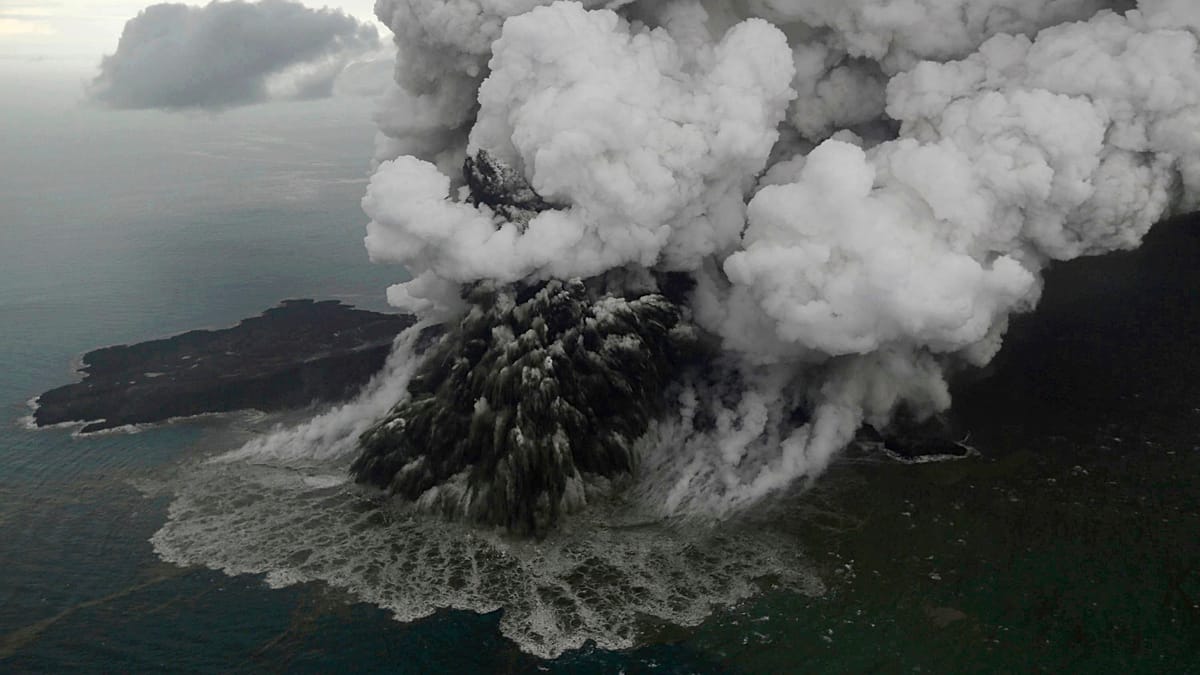 Anak Krakatau eruption strands thousands as Jakarta airport extends closure