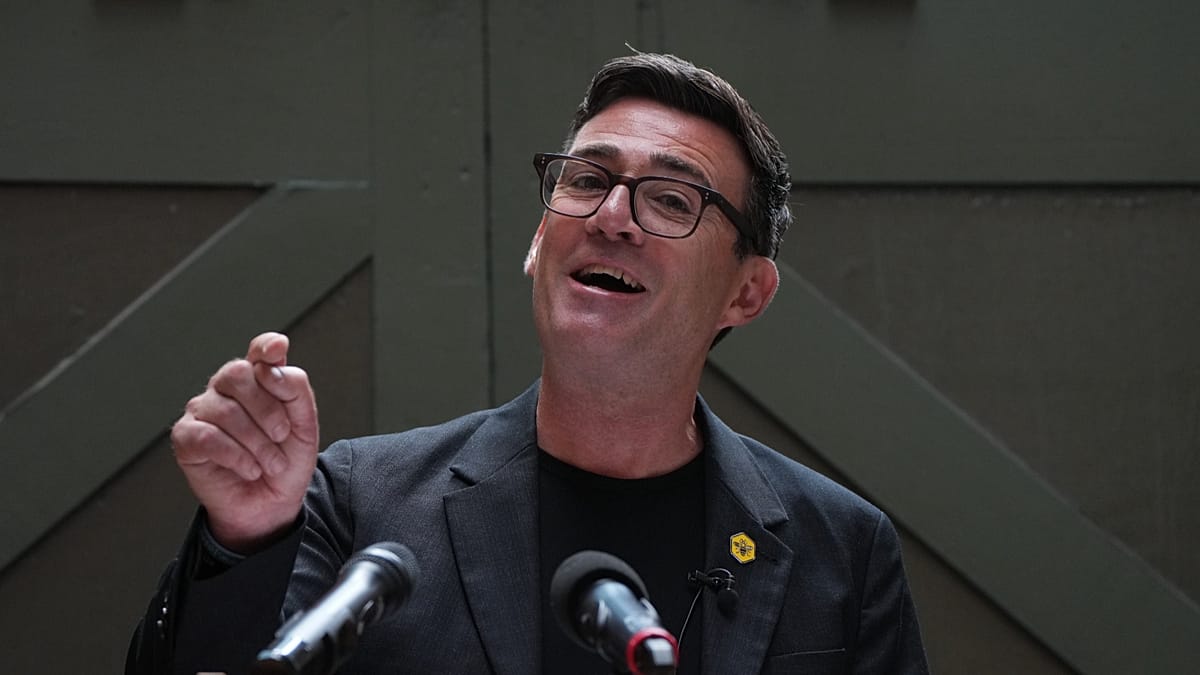 Andy Burnham Rules Out Early UK Election, Pledges to Stick to Labour's 2024 Manifesto