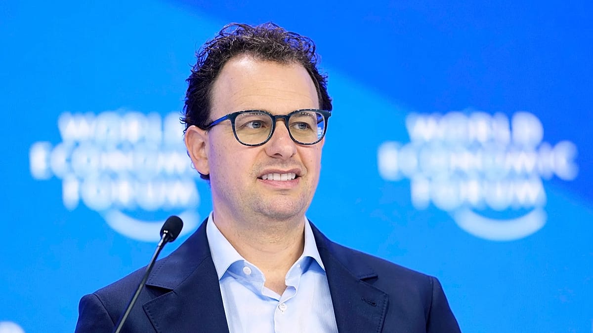 Anthropic CEO urges AI labs to slow development amid superintelligence fears