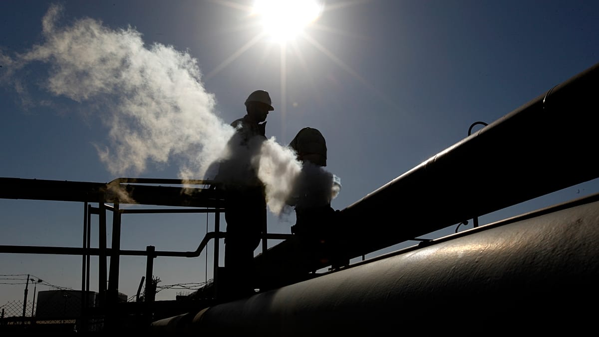 Armed group shuts El Sharara pipeline, putting Libyan exports at risk