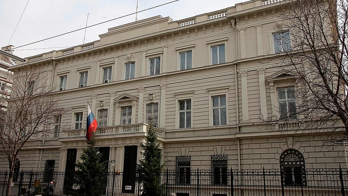 Austria Expels Three Russian Diplomats Over Antenna-Based Espionage in Vienna