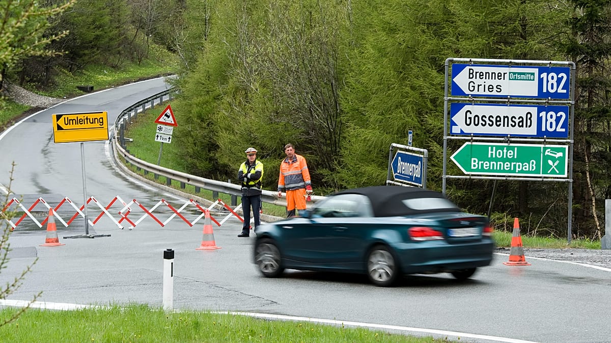 Austrian Activists Block Brenner Motorway in Protest Over Traffic Pollution