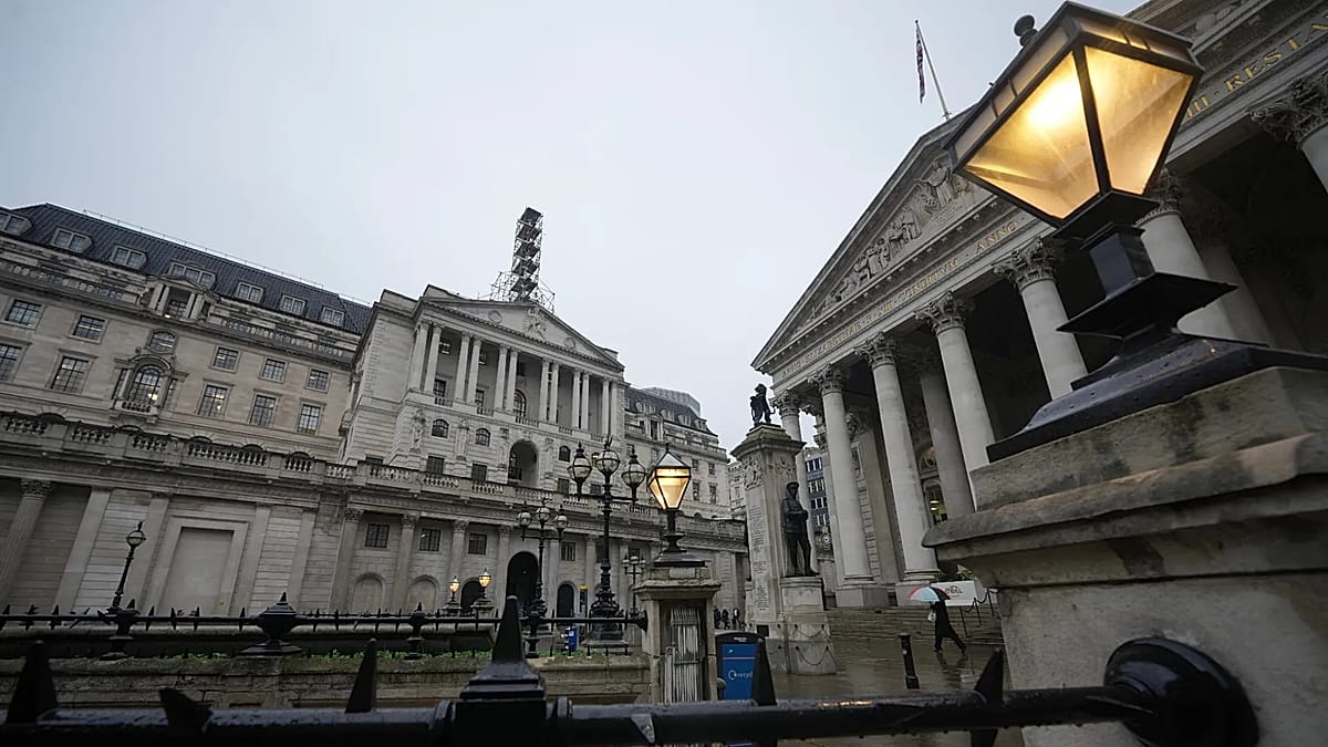 Bank of England Holds Rates as Iran Conflict Drives Oil to Four-Year High
