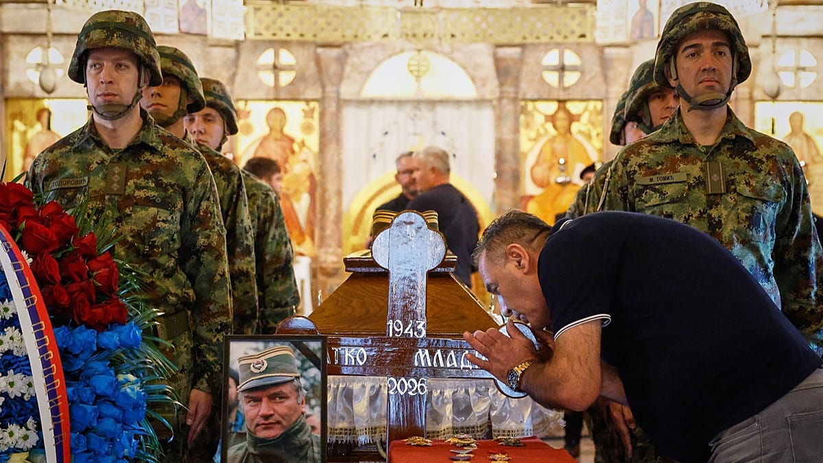 Belgrade funeral for Ratko Mladić draws thousands despite EU rebuke