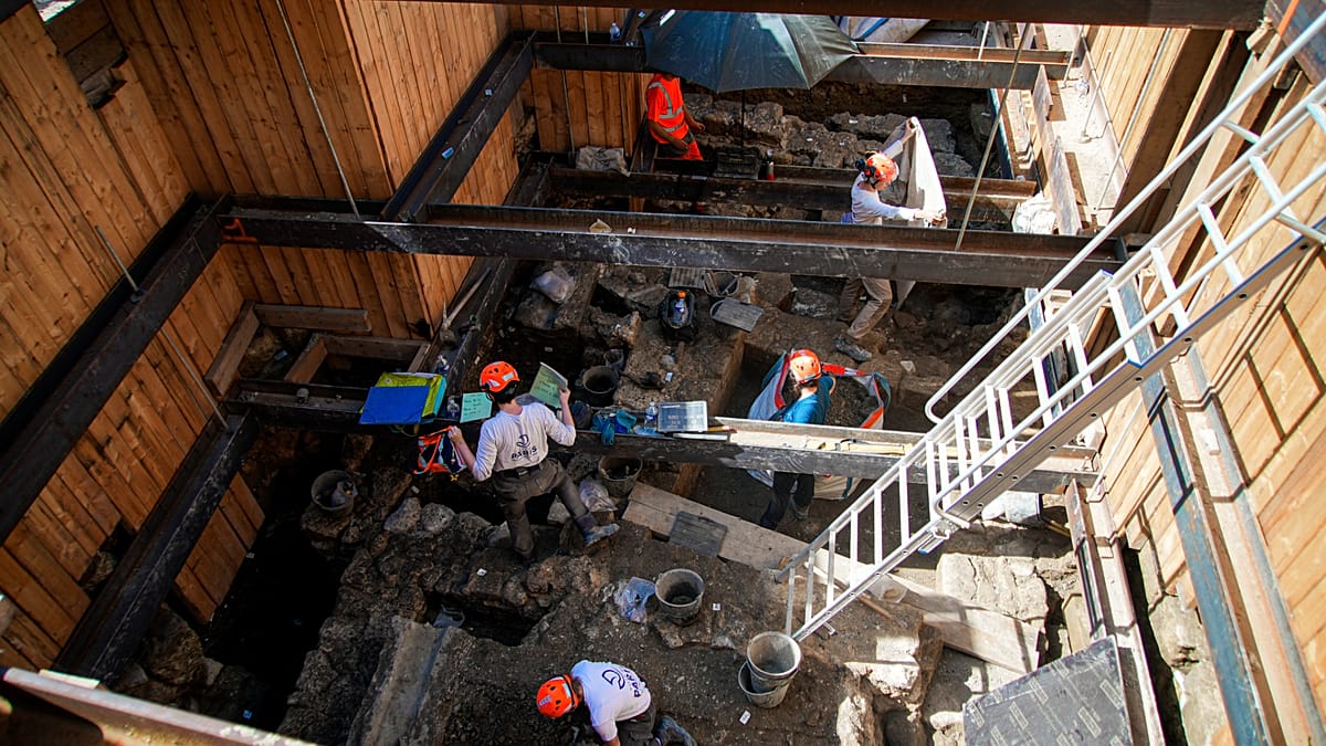 Beneath Notre-Dame: Archaeologists Unearth Roman Lutetia and Medieval Paris