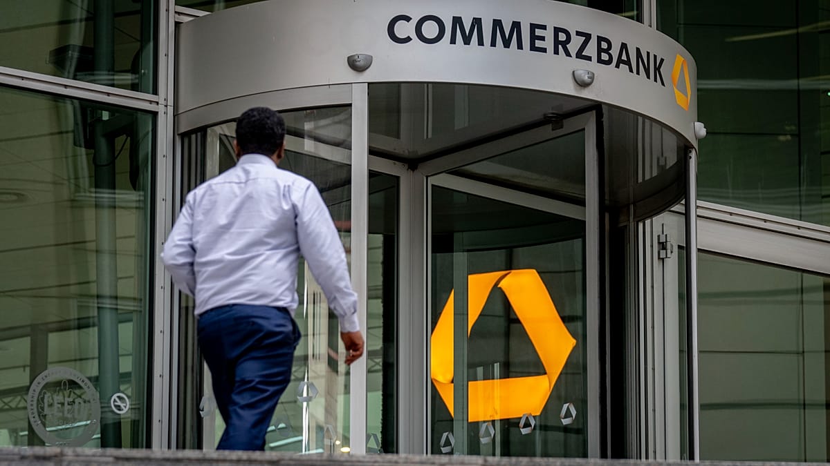 Berlin Blocks UniCredit's Hostile Commerzbank Bid as Shares Surge