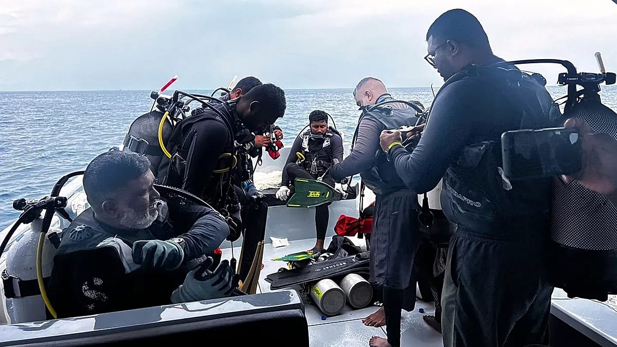 Bodies of Four Italian Divers Found in Maldives Cave After Fatal Accident