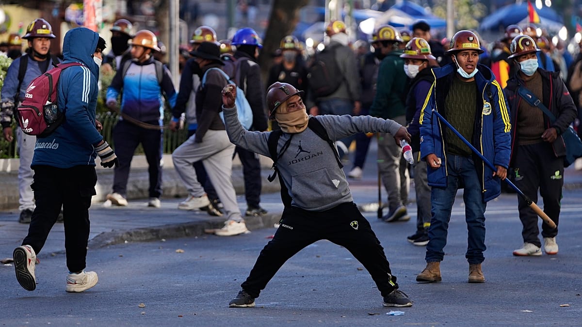 Bolivian Ministers Resign as Protests Over Economic Crisis Intensify