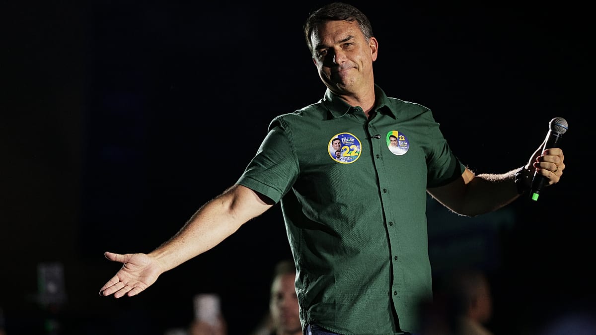 Brazil and Argentina trade barbs over Flavio Bolsonaro's flight to Miami
