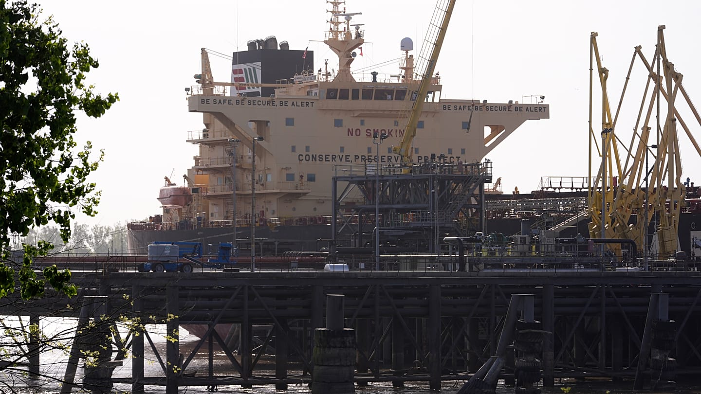 Brent Crude Drops Below $74 as Iran Conflict Risk Premium Fades