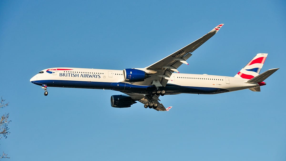 British Airways Offers Pilots Up to $100,000 to Taxi Planes at Chicago O'Hare