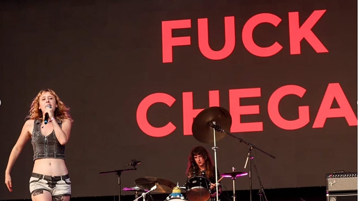 British punk duo's anti-Chega chant stirs uproar at Vilar de Mouros