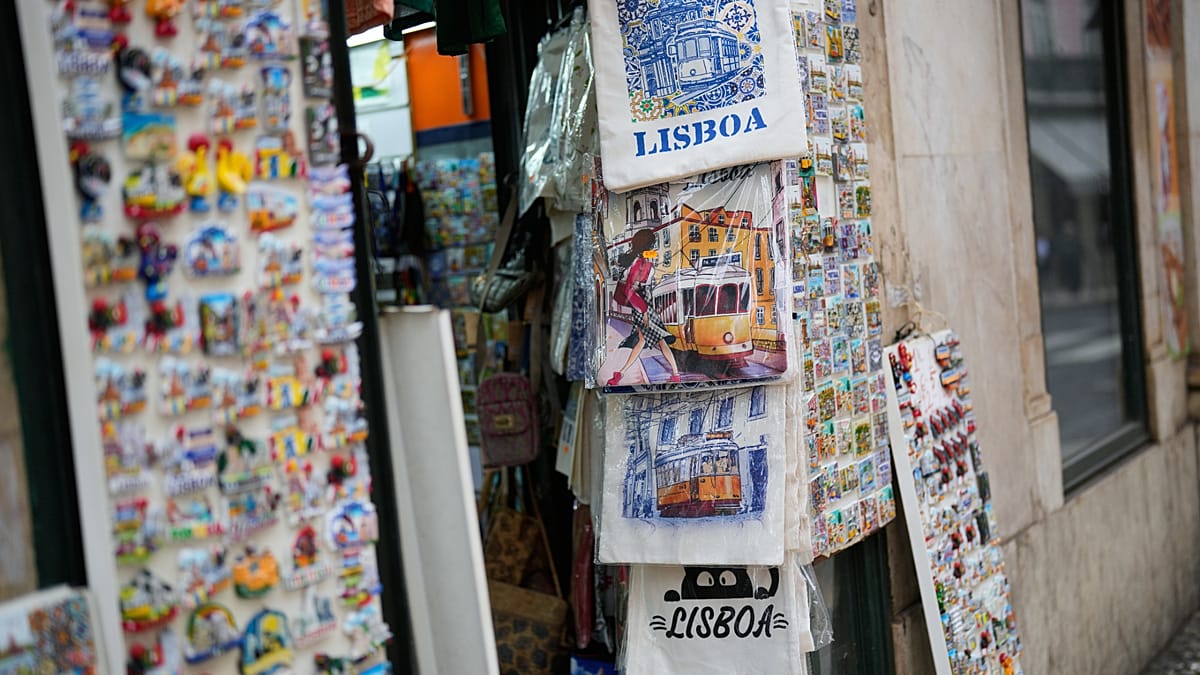 Britons top Portugal's tourist spending as average transaction falls