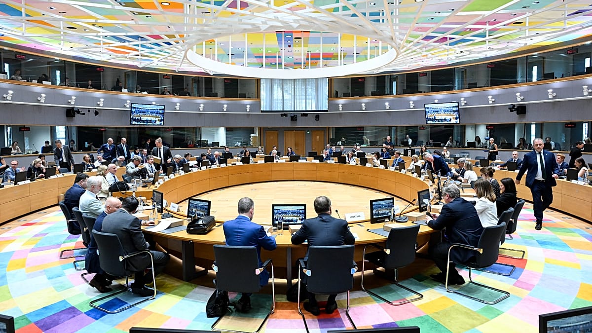 Brussels Faces Twin Deadlock on Russia Sanctions and Israeli Settlement Trade