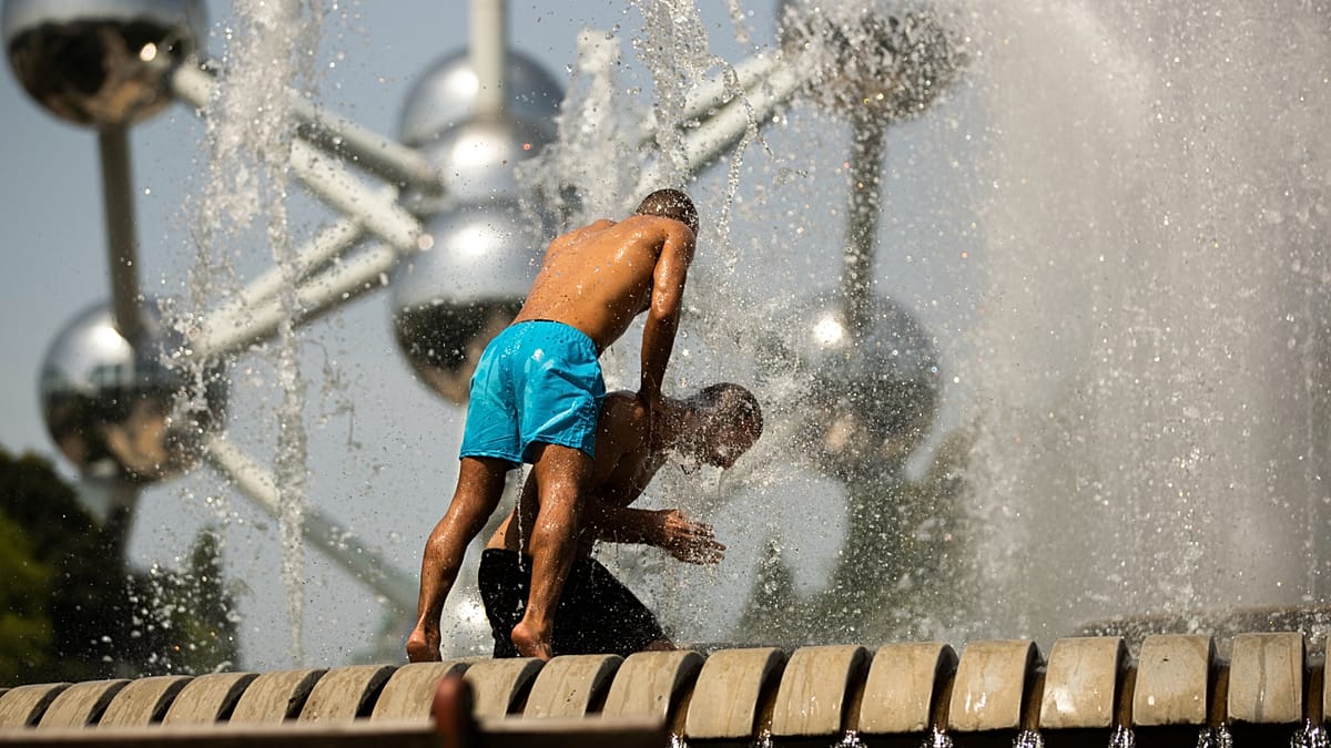 Brussels Residents Seek Relief in Fountains as Heatwave Intensifies Across Belgium