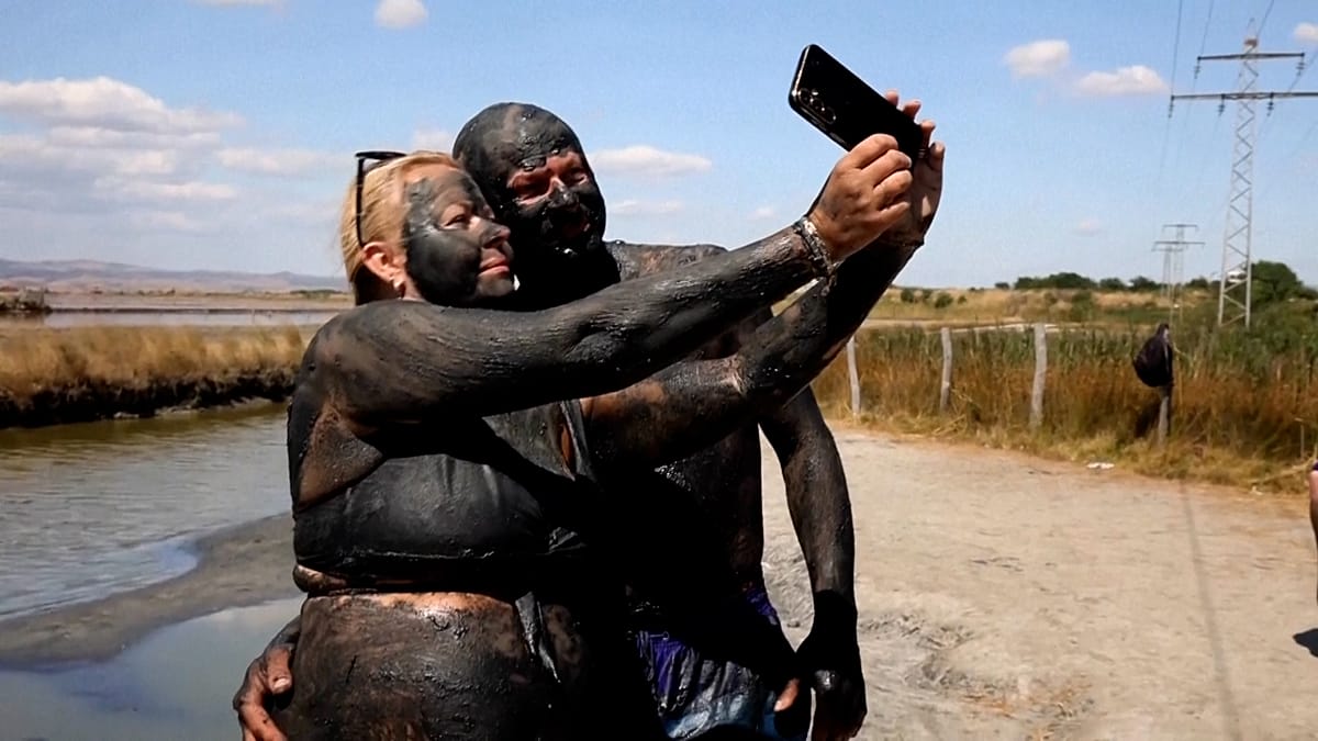 Bulgarians flock to Lake Atanasovsko for mud baths and red brine