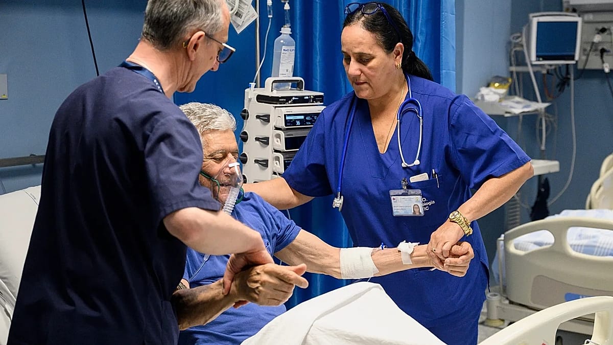 Calabria Defies US Pressure to Keep Cuban Doctors in Italy's Poorest Region