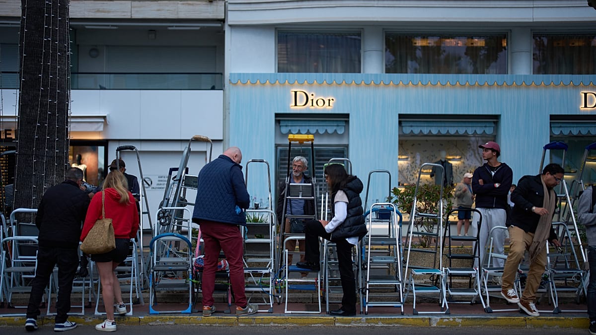 Cannes 2026: Fans Camp Overnight with Ladders and Chains for Red Carpet Spots
