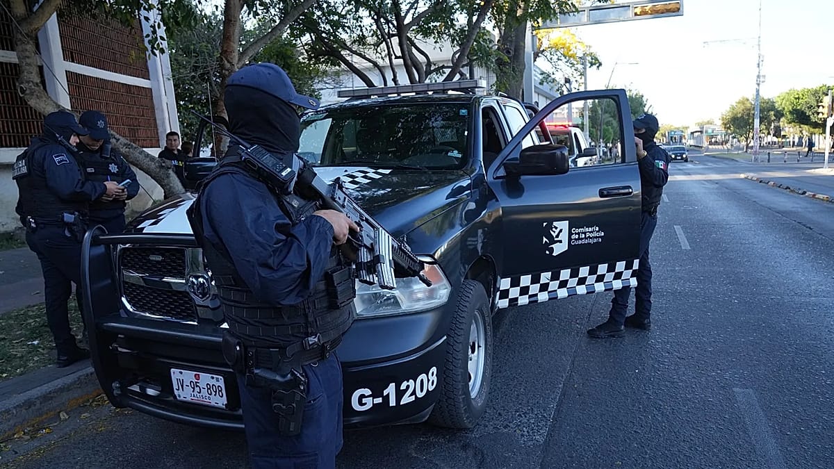 Car bomb outside Mexico police station wounds six in Zacatecas