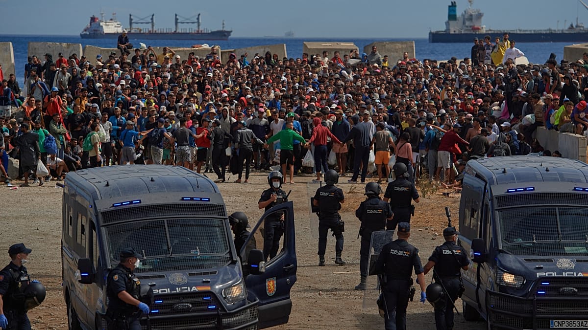 Ceuta clashes escalate as locals block Red Cross aid for migrants