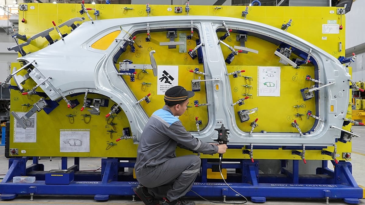 China's Factory Sector Stalls in May as Energy Crisis and Weak Demand Persist