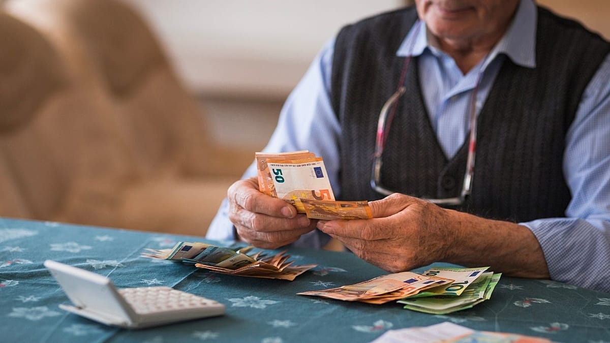 Chronic Financial Stress Linked to Faster Brain Ageing, UK Study Finds