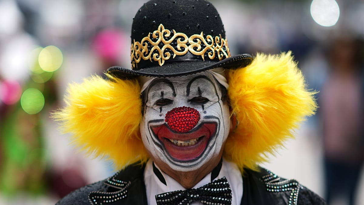 Clowns take over Mariana's historic centre for international circus gathering