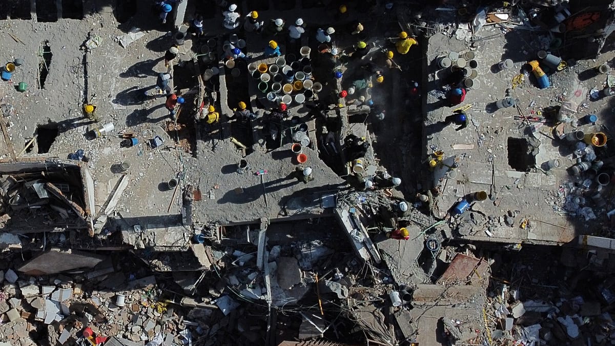Colombia mourns quake victims as EU sends aid and satellite support