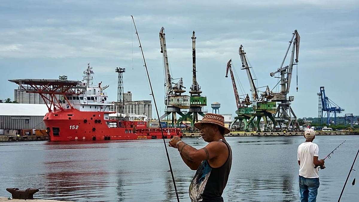 Colombian Ship Arrives in Havana with Food and Aid Amid US Energy Embargo