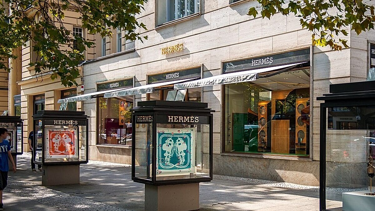 Comedian Zarna Garg trapped in Berlin Hermès toilet for 80 minutes