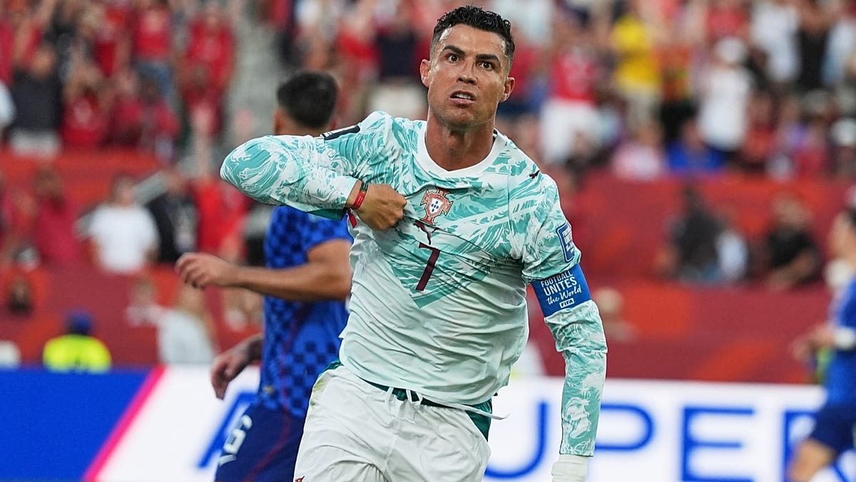 Cristiano Ronaldo's Pre-Penalty Whisper Divides Arabic and Portuguese Fans
