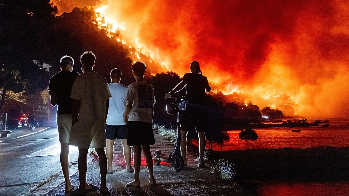 Croatia wildfire leaves ten in intensive care as thousands flee Adriatic coast