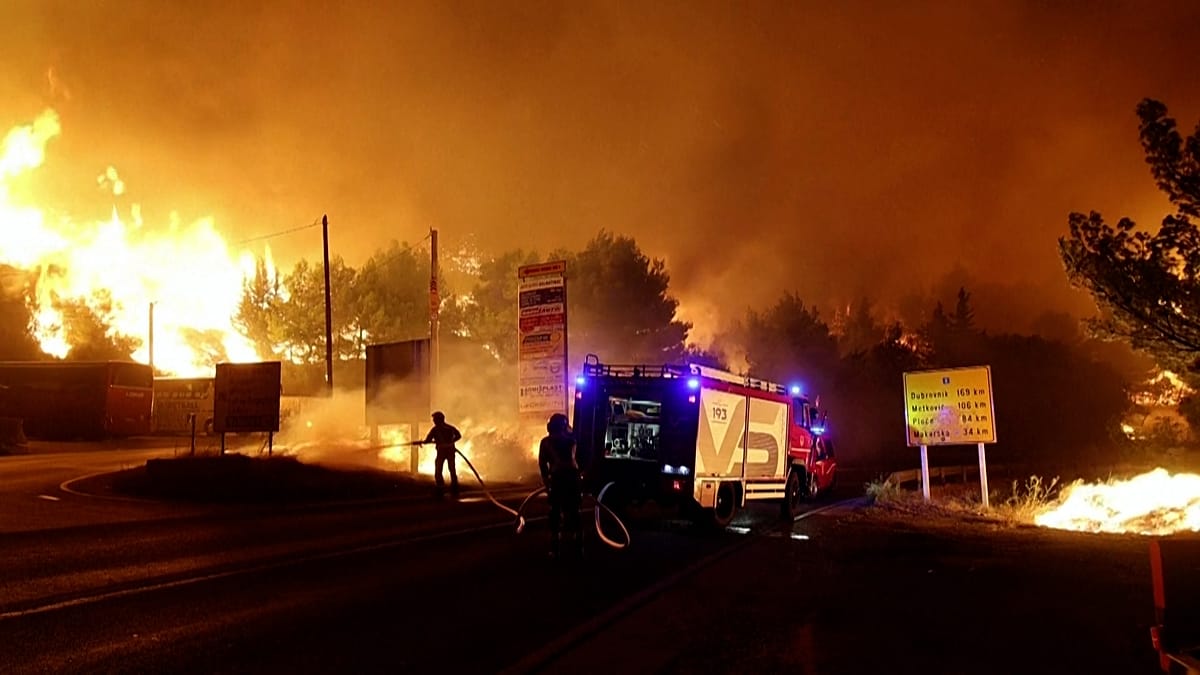 Croatian wildfire forces evacuation of 1,000 along Adriatic coast