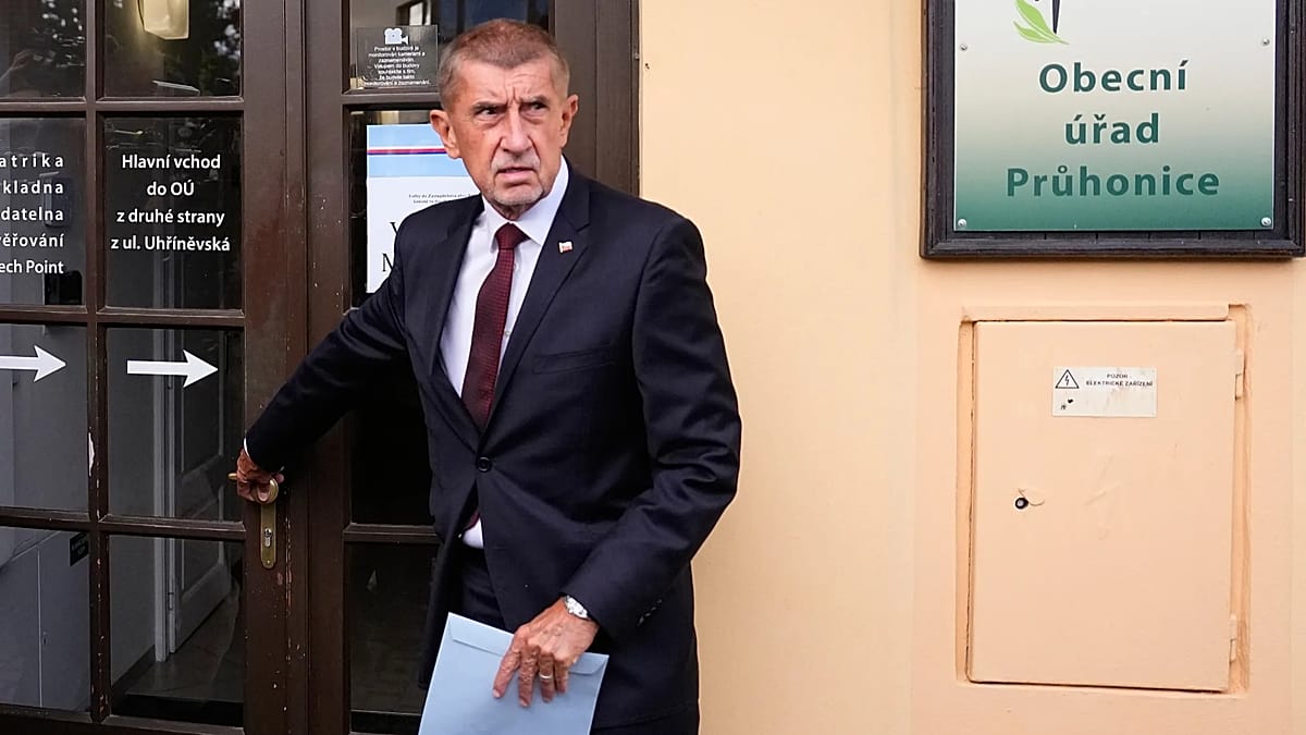 Czech voters cast ballots in local and Senate elections