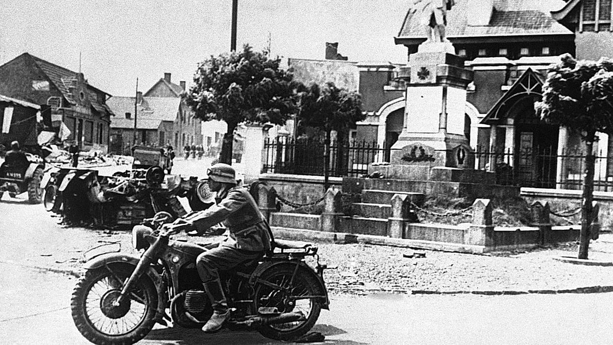 Danube's low water reveals WWII motorbike and soldiers' remains in Budapest