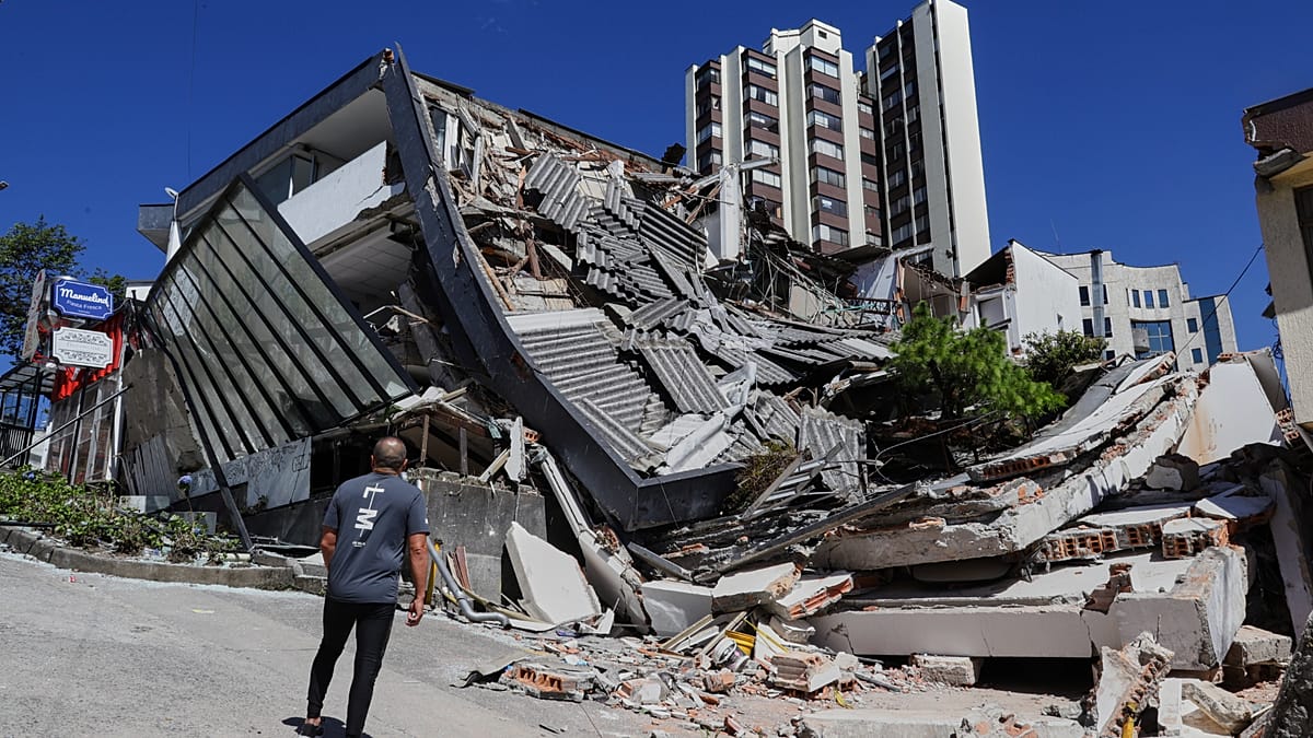 Deadly 7.4 quake devastates Manizales, damaging cathedral and homes