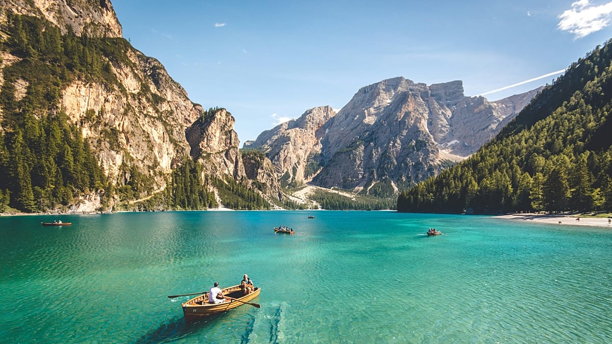 Deadzoning: How Intentional Disconnection While Traveling Boosts Wellbeing