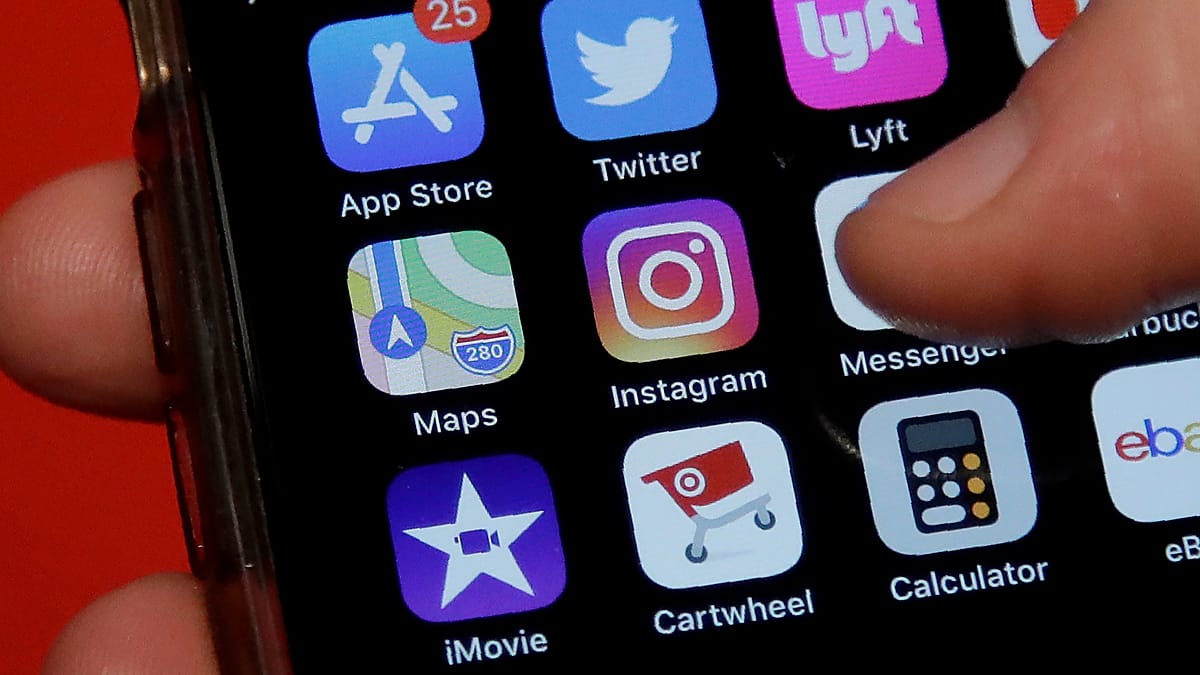 Digital age disorders: from doomscrolling to nomophobia, how our brains adapt