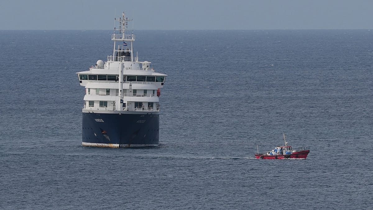 Dozens Disembark Hantavirus-Stricken Cruise Ship After First Death, Dutch Officials Confirm