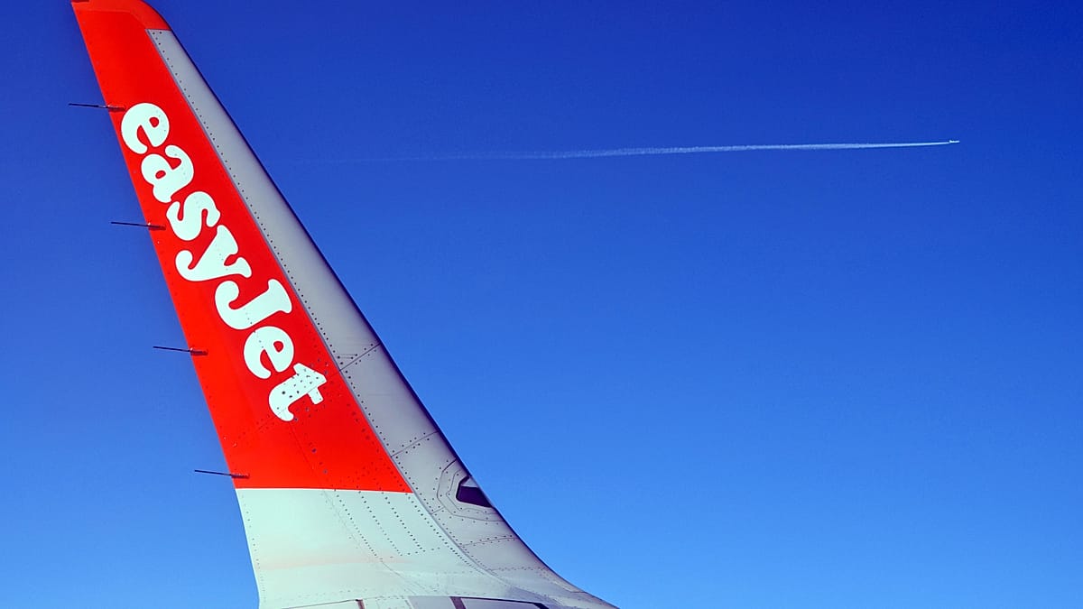 EasyJet Shares Surge 10% After Board Backs Castlelake's £5 Billion Takeover Proposal
