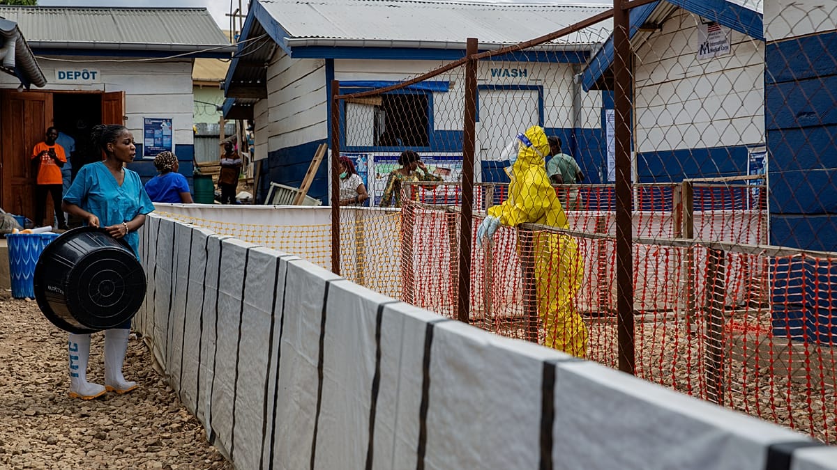 Ebola crisis talks set as Nigeria confirms first case