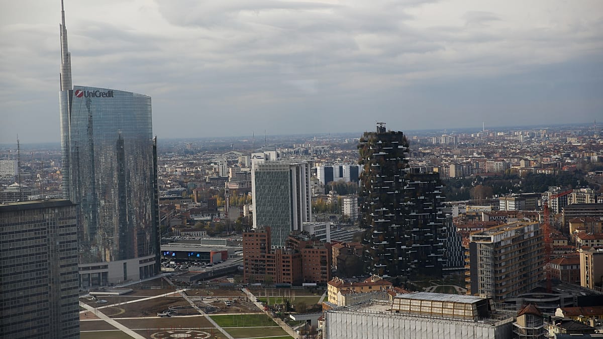 ECB clears UniCredit to take control of Commerzbank
