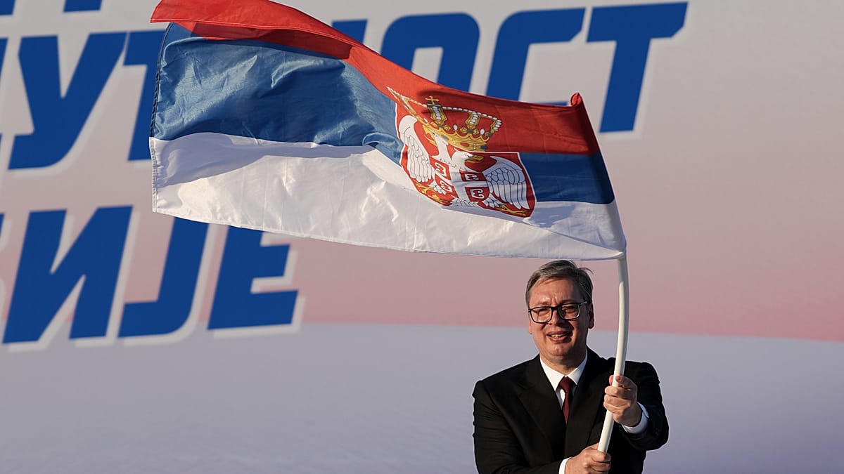EPP under pressure to expel Vučić's SNS over Mladić funeral honours