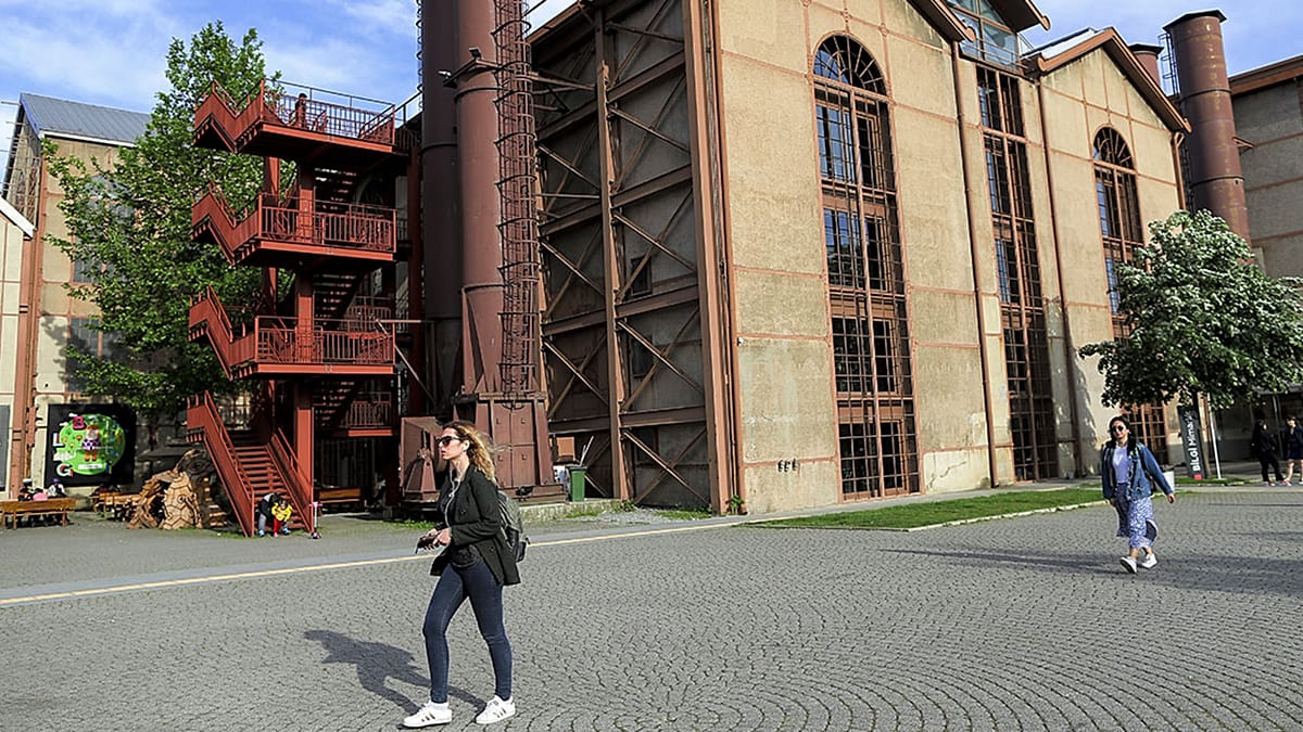 Erdoğan Shuts Istanbul Bilgi University Amid Can Holding Criminal Probe