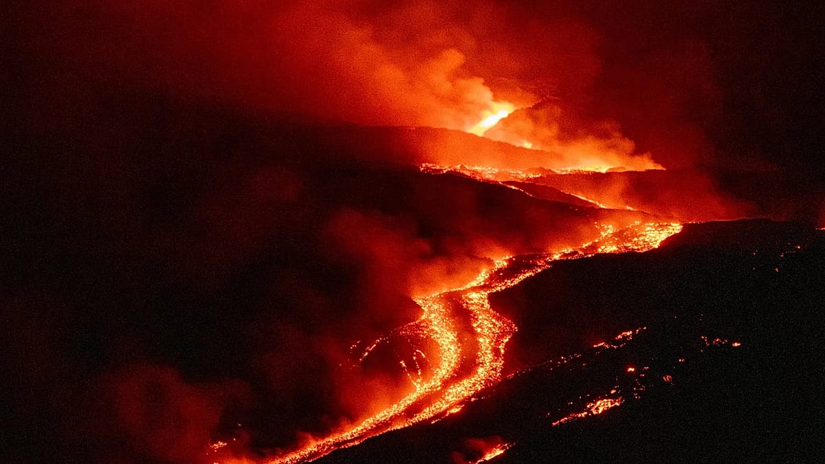 Etna's prolonged eruption shuts Catania airport and spreads ash to Libya