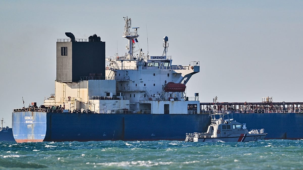 EU Abandons Hope for Full Ban on Maritime Services for Russian Oil Tankers