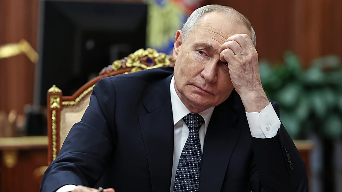 EU Adopts 21st Russia Sanctions Package After Greece Wins LNG Exemption