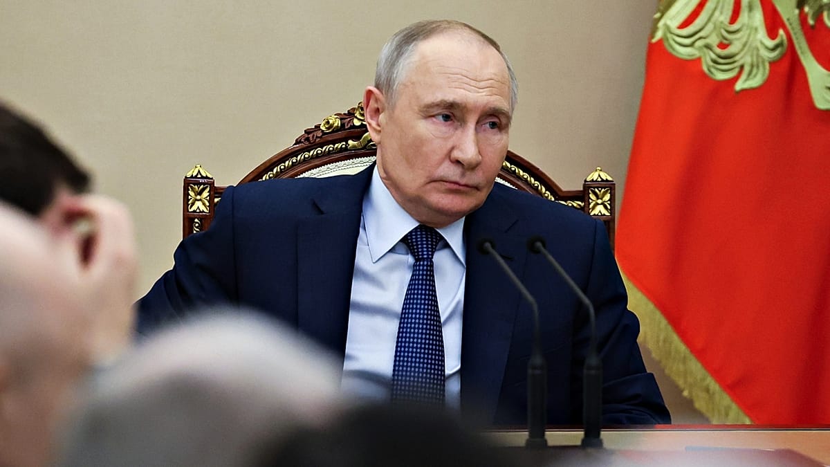 EU Approves New Russia Sanctions but Delays Maritime Ban Amid Greek and Maltese Opposition